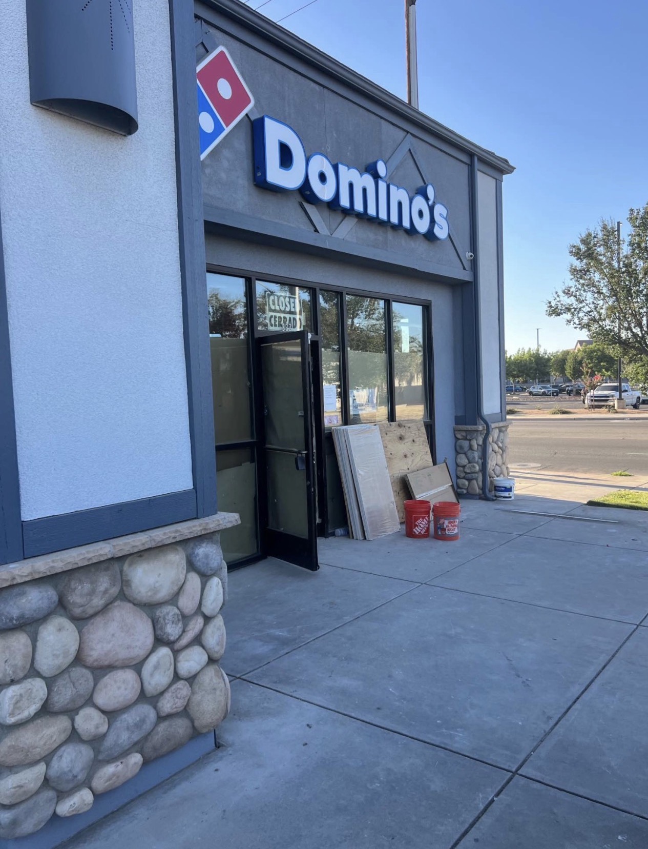 Commercial storefront debris removal in Sacramento before and after after