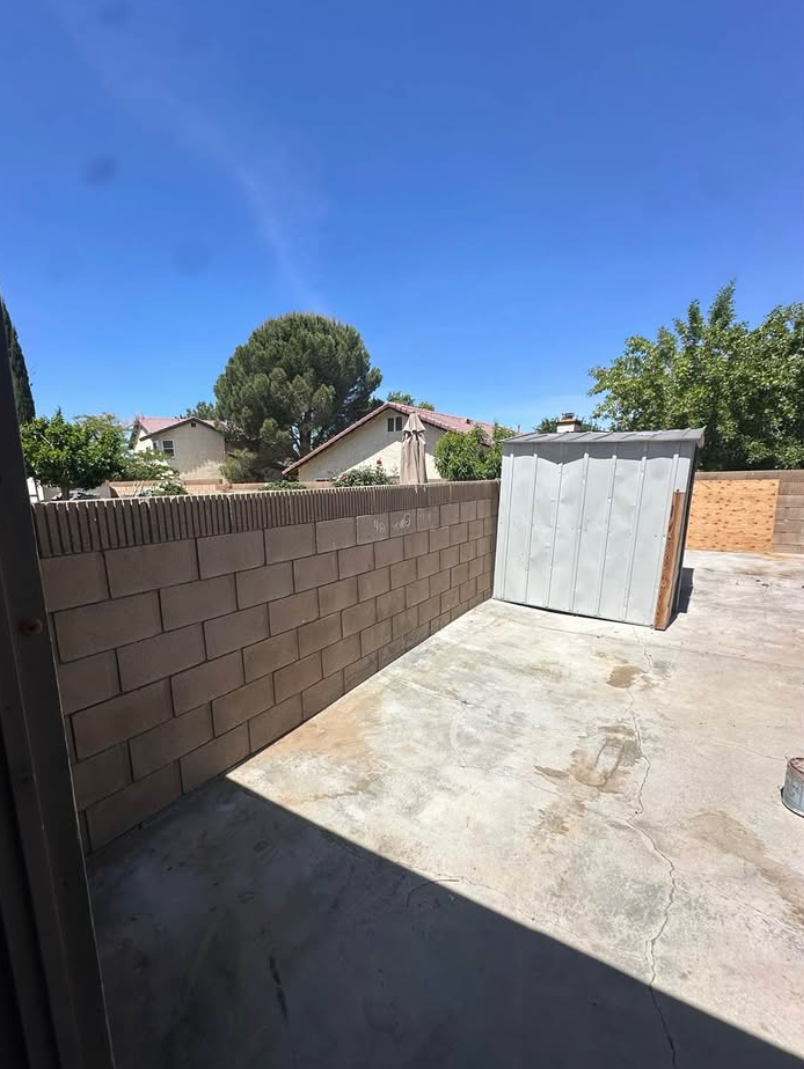 Patio junk removal and outdoor cleanup in Sacramento after